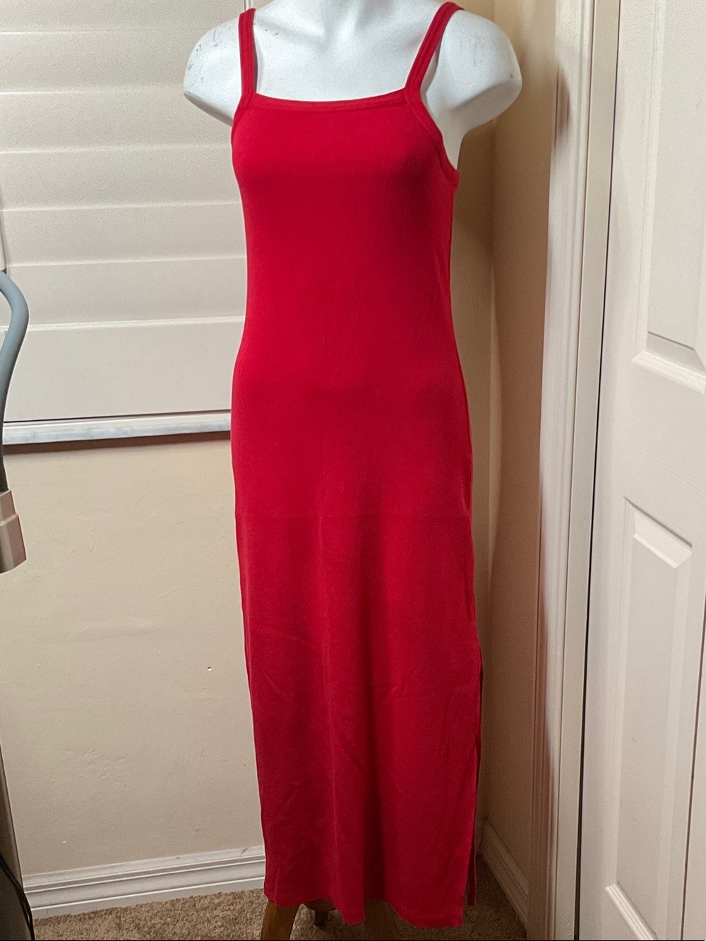 LOFT Red Ribbed Spaghetti Strap Maxi Dress. Size 2. Built in bra. Front slit.